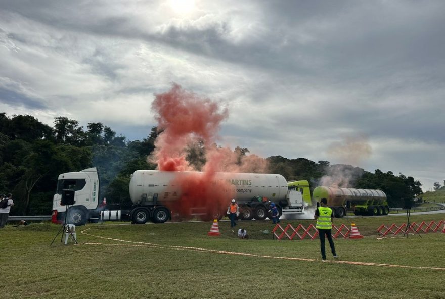 simulado-de-acidente-de-transito-mobiliza-equipes-de-emergencia-na-sp-70-em-jacarei