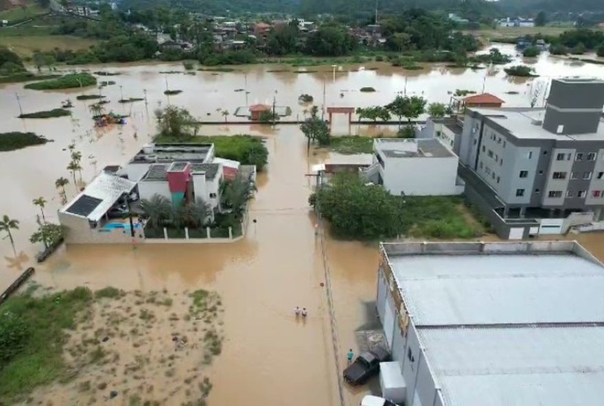 situacao-de-emergencia-em-santa-catarina3A-11-cidades-castigadas-por-desastres-climaticos