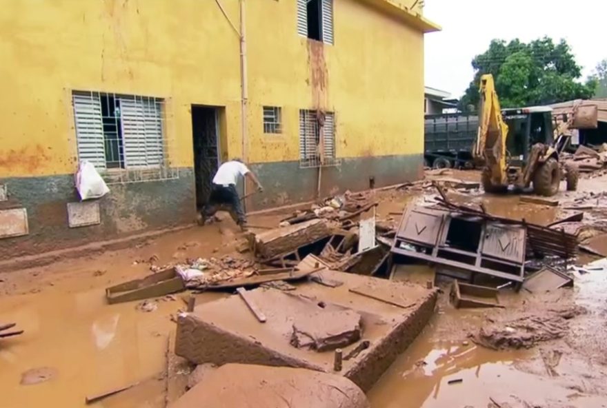 situacao-de-emergencia3A-13-cidades-decretam-por-chuvas-em-mg