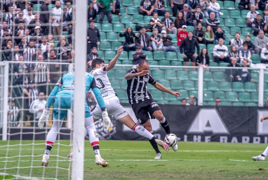 situacao-financeira-do-figueirense-revelada-por-pintado3A-22qualquer-time-ganha-da-gente22-atualizacoes-e-desafios-no-mercado-de-transferencias