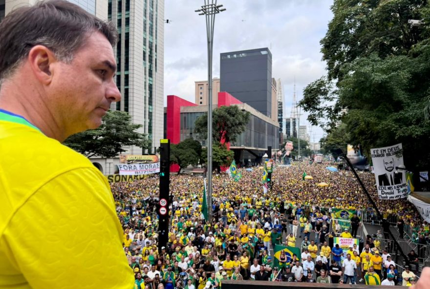 sobrinho-de-dilma-rousseff-aciona-pgr-contra-flavio-bolsonaro sobrinho-de-dilma-rousseff-aciona-pgr-contra-flavio-bolsonaro