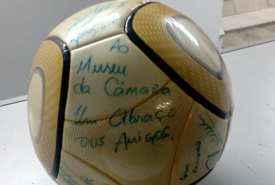 sorocabano-que-furtou-bola-autografada-por-neymar-deve-ser-condenado-a-17-anos-de-prisao2C-decide-ministro-do-stf