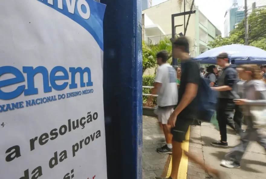 Ministério da Educação (MEC) antecipou a divulgação dos gabaritos e cadernos de questões do Enem 2024.