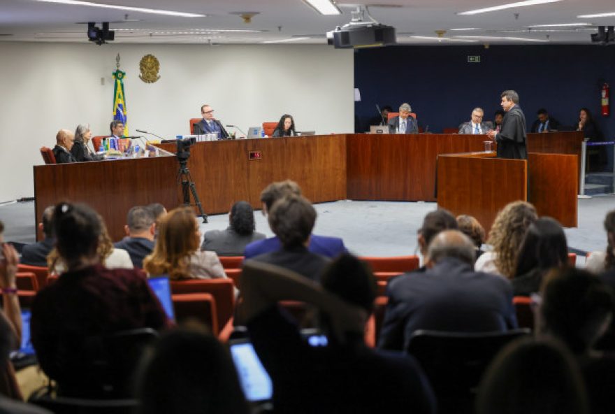stf-encerra-primeiro-dia-do-julgamento-de-bolsonaro-e-mais-sete-reus