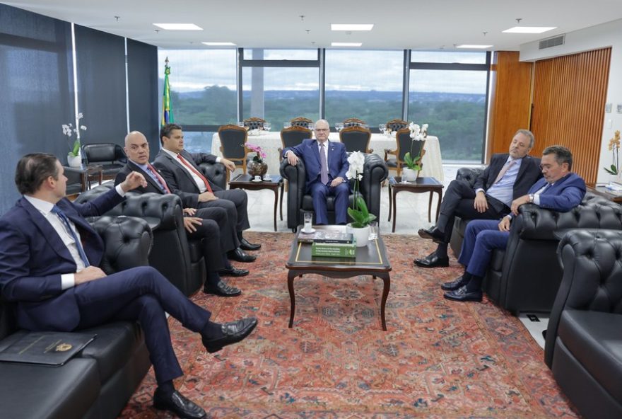 stf-retoma-julgamento-sobre-22penduricalhos22-que-ultrapassam-teto-constitucional stf-retoma-julgamento-sobre-22penduricalhos22-que-ultrapassam-teto-constitucional