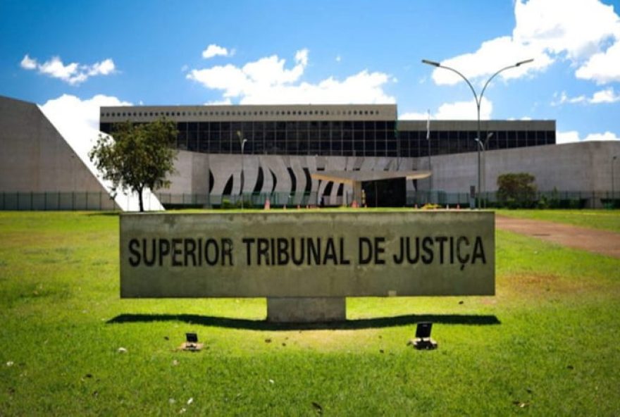 stj-lanca-stj-logos3A-ia-geradora-de-minutas-para-agilizar-processos-judiciais