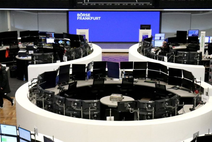 stoxx-600-sofre-queda-com-ameacas-de-trump-a-ue-e-apple3A-impactos-no-mercado-europeu