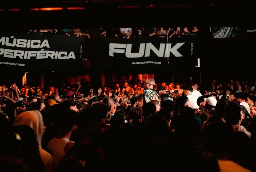 submundo-8083A-funk-bruxaria2C-umbrellas-e-publico-ate-10-mil-pessoas-no-interior-sp