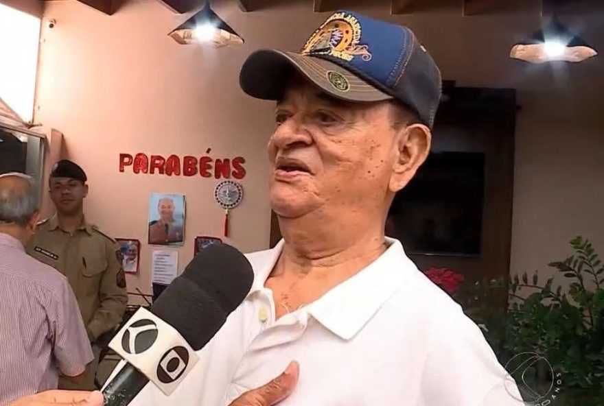 subtenente-aposentado-e-homenageado-pela-policia-militar-em-uberaba-after-dedicar-mais-de-70-anos-a-corporacao