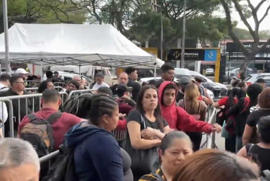 superlotacao-na-linha-4-amarela-gera-transtornos-aos-passageiros