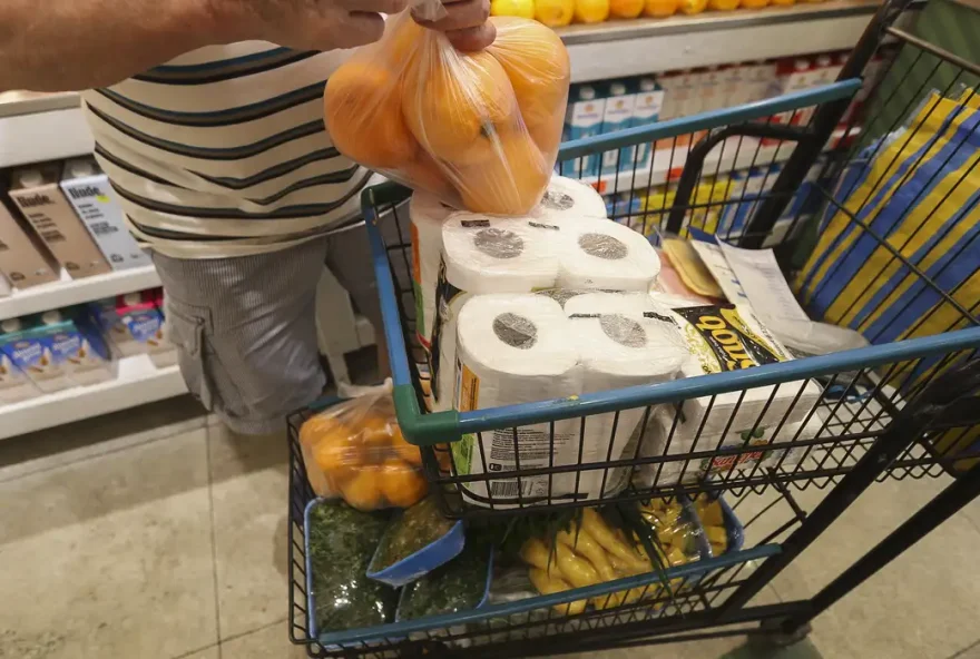 Grupo que registrou maior aumento foi alimentação e bebidas com 1,11%
(Foto: Valter Campanato/Agência Brasil/Arquivo)