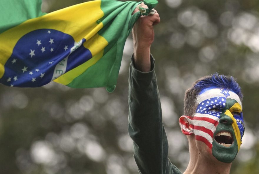 supporters-of-bolsonaro-protest-in-brazil-on-day-before-supreme-court-verdict