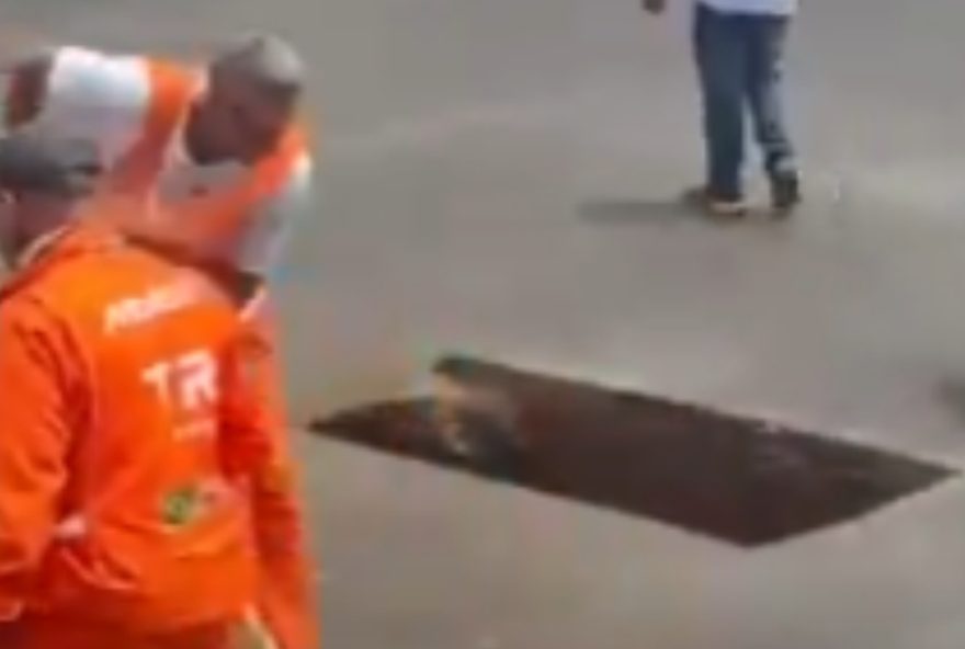 surrealismo-no-gp-de-brasil3A-agujero-gigante-em-circuito-atrasa-sprint surrealismo-no-gp-de-brasil3A-agujero-gigante-em-circuito-atrasa-sprint