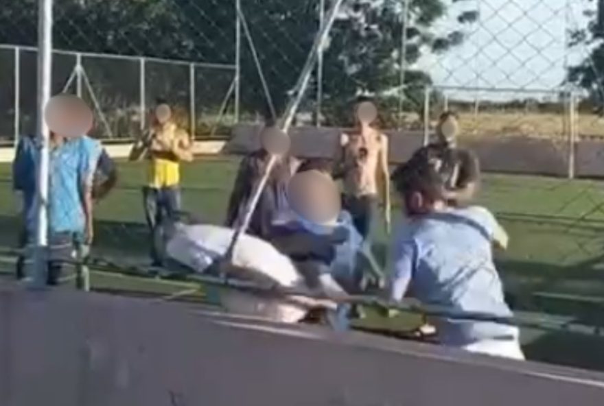 suspeito-de-abusar-de-crianca-e-espancado-por-grupo-em-quadra-de-sp3A-video-choca-e-levanta-debates-sobre-justica suspeito-de-abusar-de-crianca-e-espancado-por-grupo-em-quadra-de-sp3A-video-choca-e-levanta-debates-sobre-justica