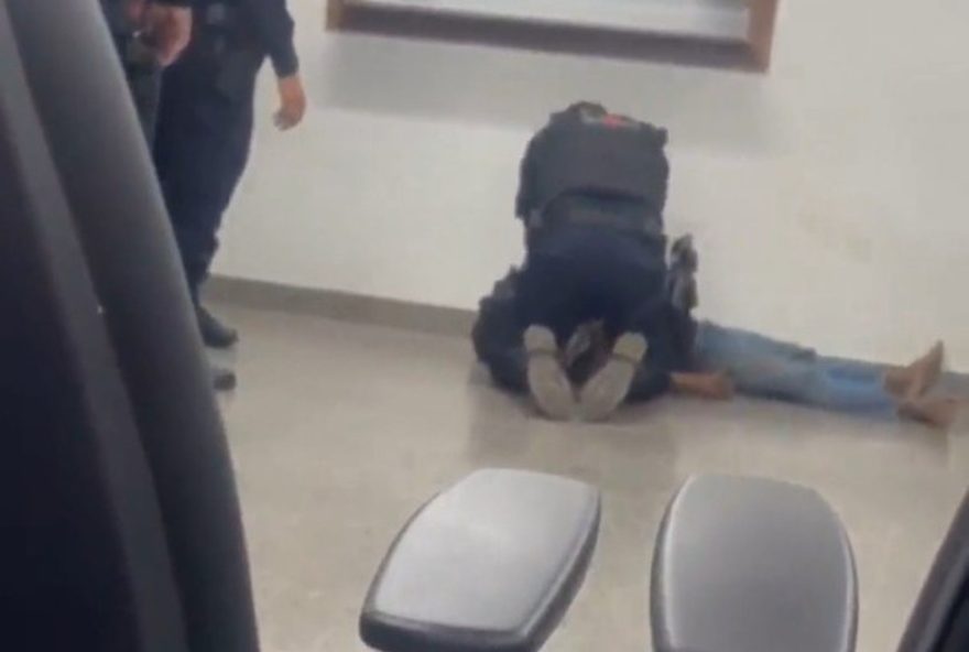 suspeito-de-assaltar-casas-morre-em-delegacia-no-df3A-policial-tenta-reanima-lo