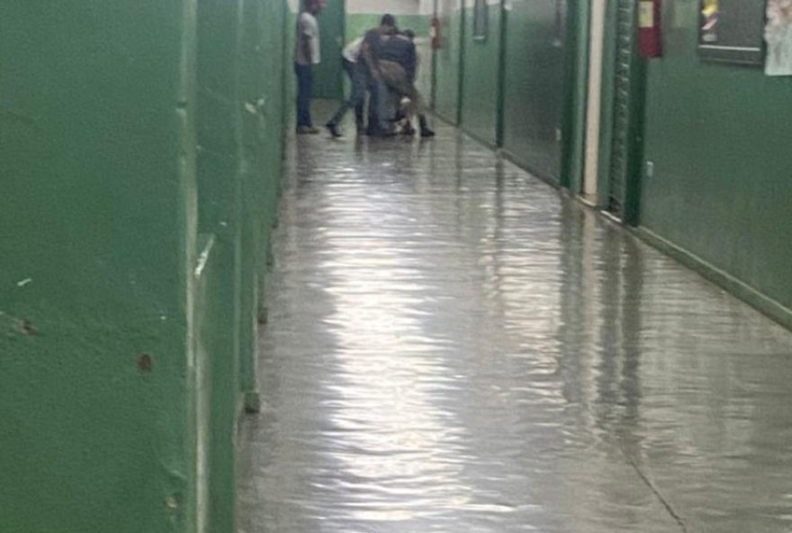 suspeito-de-atirar-em-estudante-em-escola-de-mg-se-entrega-a-policia suspeito-de-atirar-em-estudante-em-escola-de-mg-se-entrega-a-policia
