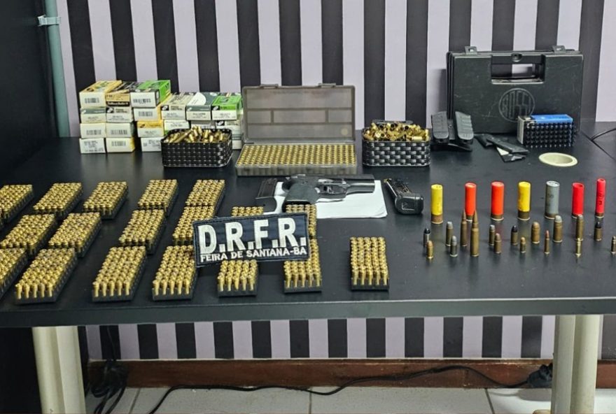 suspeito-de-fornecer-armas-para-faccao-criminosa-e-preso-com-pistola-e-mais-de-mil-municoes-em-feira-de-santana3A-detalhes-da-prisao