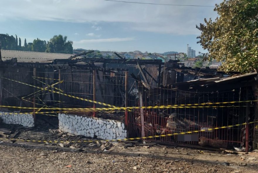 suspeito-de-incendiar-casa-e-matar-pai-e-preso-em-sc3A-tragedia-choca-comunidade