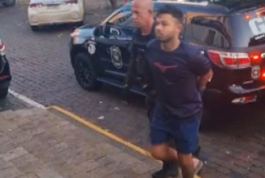 suspeito-de-matar-idoso-debocha-da-policia-antes-de-ser-preso suspeito-de-matar-idoso-debocha-da-policia-antes-de-ser-preso