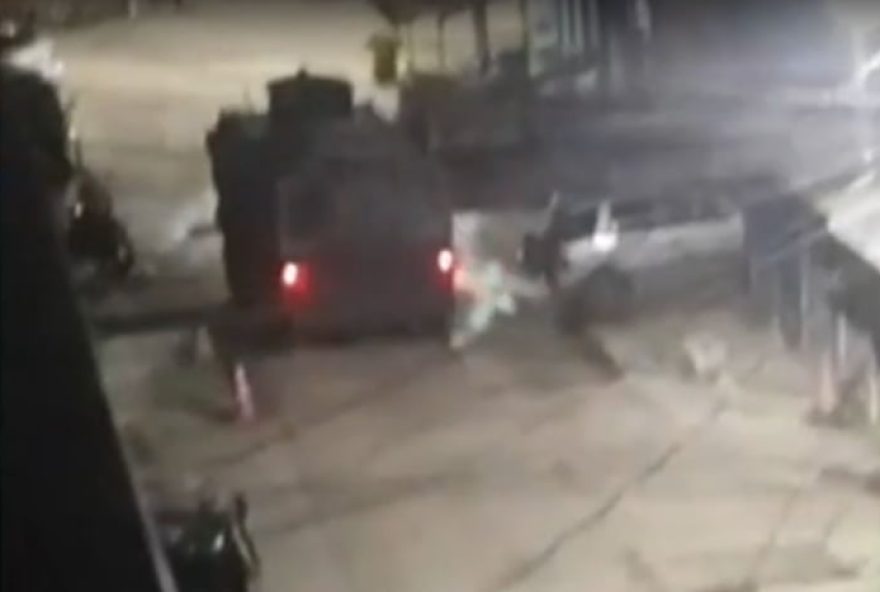 suspeito-de-matar-policiais-tenta-fuga-em-barco-durante-operacao-da-pm-na-mare3A-confronto-e-prisao-em-flagrante