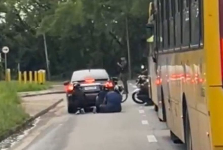 suspeito-de-roubo-morre-apos-troca-de-tiros-em-cubatao3B-video-e-correria-entre-motoristas suspeito-de-roubo-morre-apos-troca-de-tiros-em-cubatao3B-video-e-correria-entre-motoristas