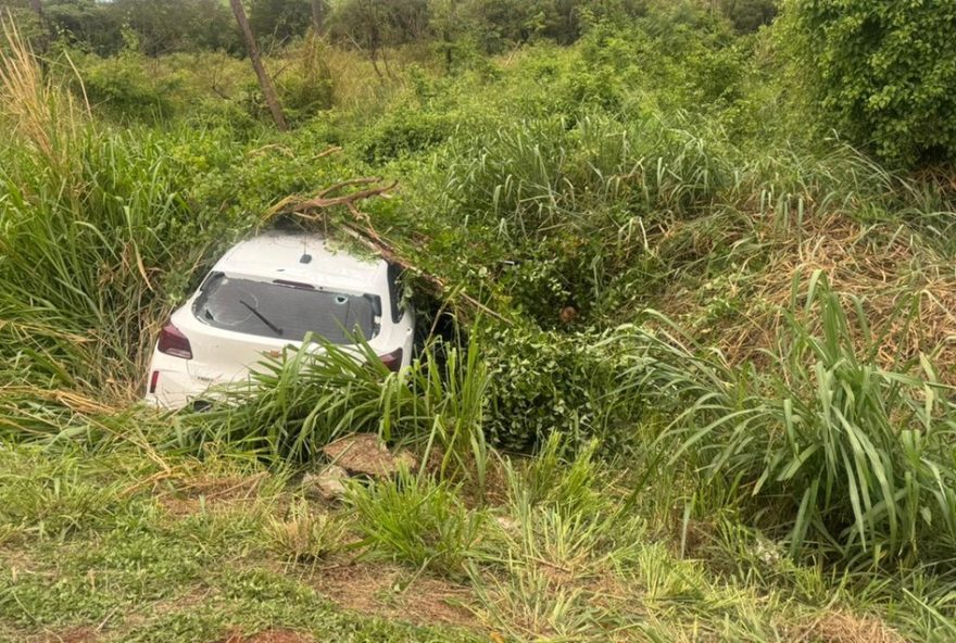 suspeito-de-transportar-drogas-morre-em-tiroteio-com-policia-em-pitangueiras2C-sp suspeito-de-transportar-drogas-morre-em-tiroteio-com-policia-em-pitangueiras2C-sp