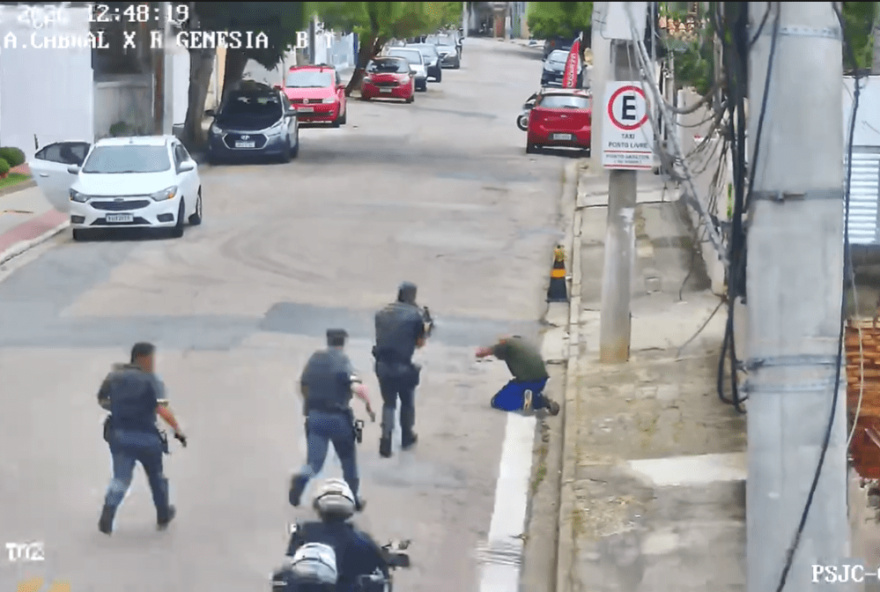 suspeito-e-preso-em-flagrante-apos-furtar-caminhao-em-movimento3A-policia-age-rapido suspeito-e-preso-em-flagrante-apos-furtar-caminhao-em-movimento3A-policia-age-rapido