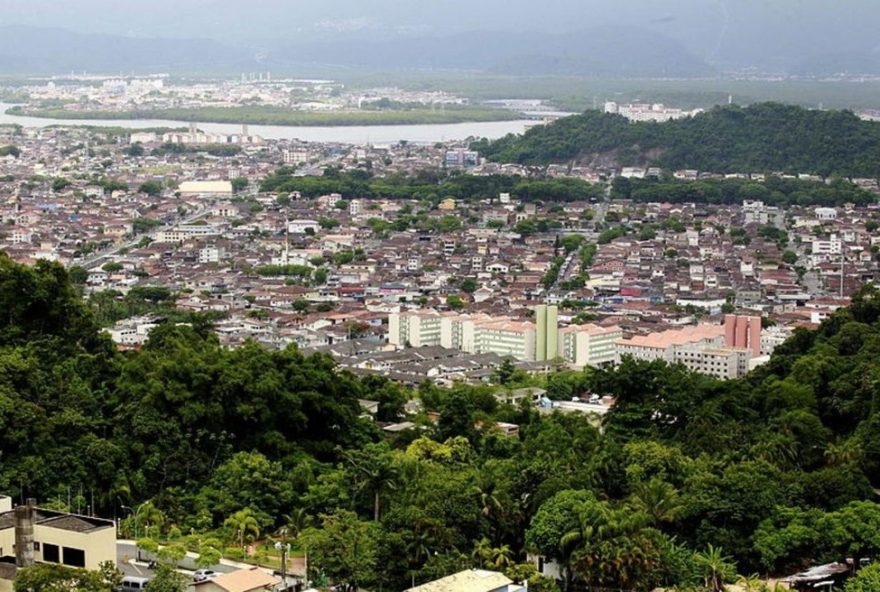 suspeito-morre-baleado-pela-pm-em-confronto-no-morro-nova-cintra2C-santos-sp