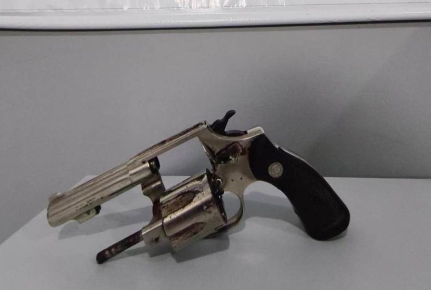 suspeito-preso-e-arma-apreendida-em-roubo-em-sao-luis suspeito-preso-e-arma-apreendida-em-roubo-em-sao-luis