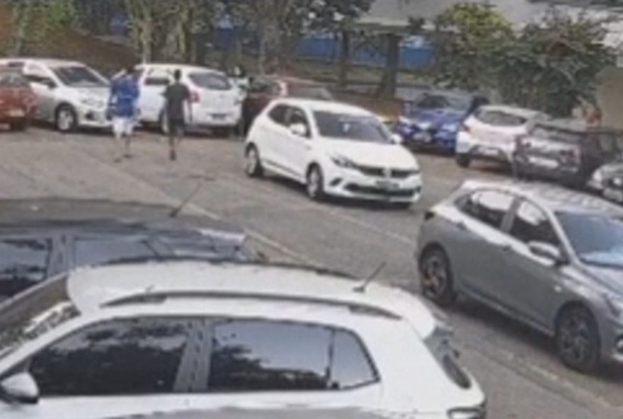 suspeitos-de-sequestro-relampago-na-asa-norte-sao-flagrados-em-videos-rondando-o-local-do-crime