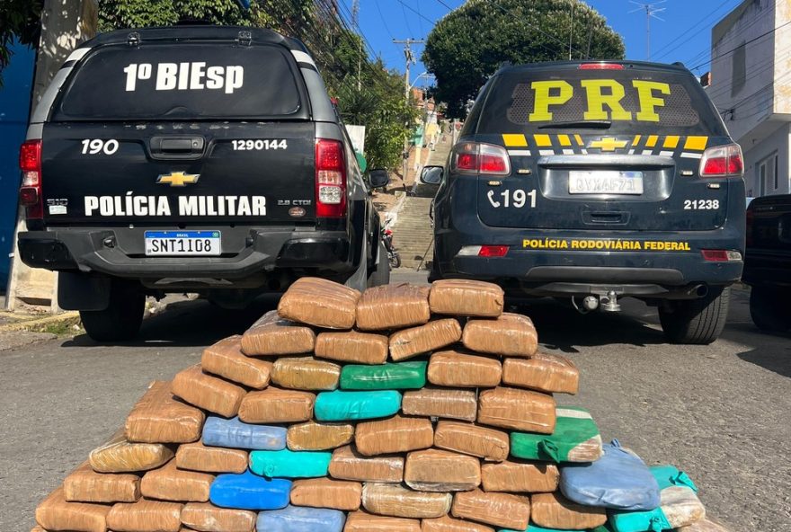 suspeitos-de-trafico-detidos-com-62kg-de-maconha-em-caruaru3A-prf-age-em-colisao-de-veiculos