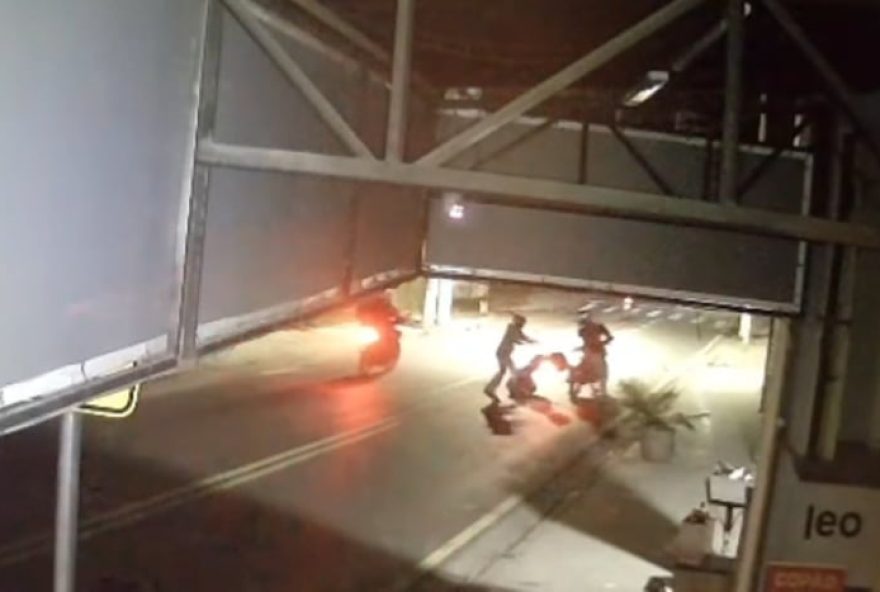 suspeitos-desistem-de-roubar-moto-de-policial-morto-em-sp3A-veja-o-video