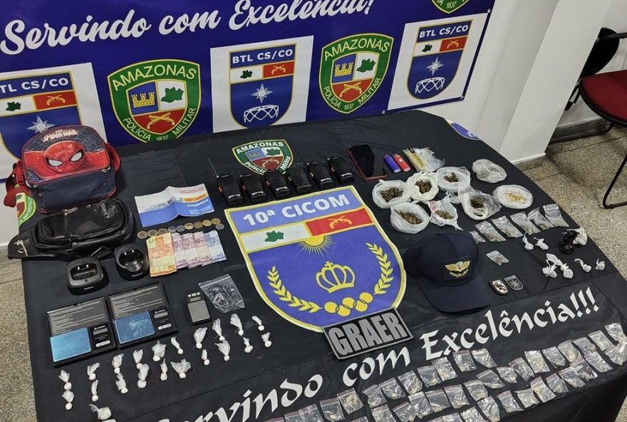 suspeitos-presos-com-drogas-e-radios-comunicadores-em-manaus suspeitos-presos-com-drogas-e-radios-comunicadores-em-manaus