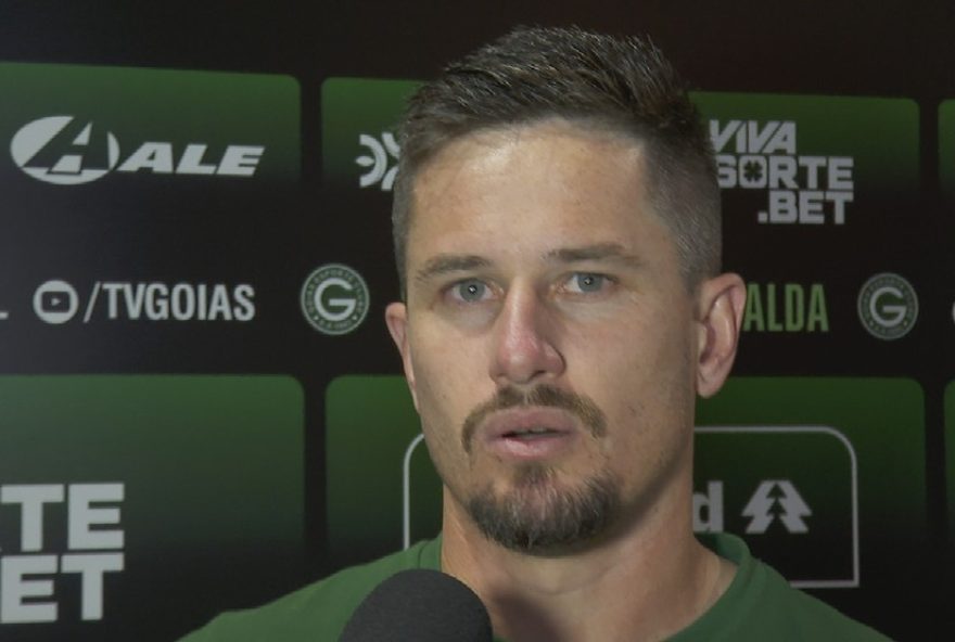 suspensao-de-tadeu-representa-desafio-para-goias-na-serie-b3A-tecnico-escala-thiago-rodrigues-como-titular
