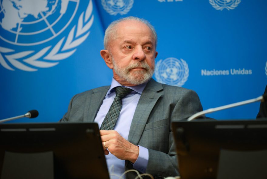 susto3A-aviao-de-lula-tem-problema-no-motor-durante-viagem-ao-para