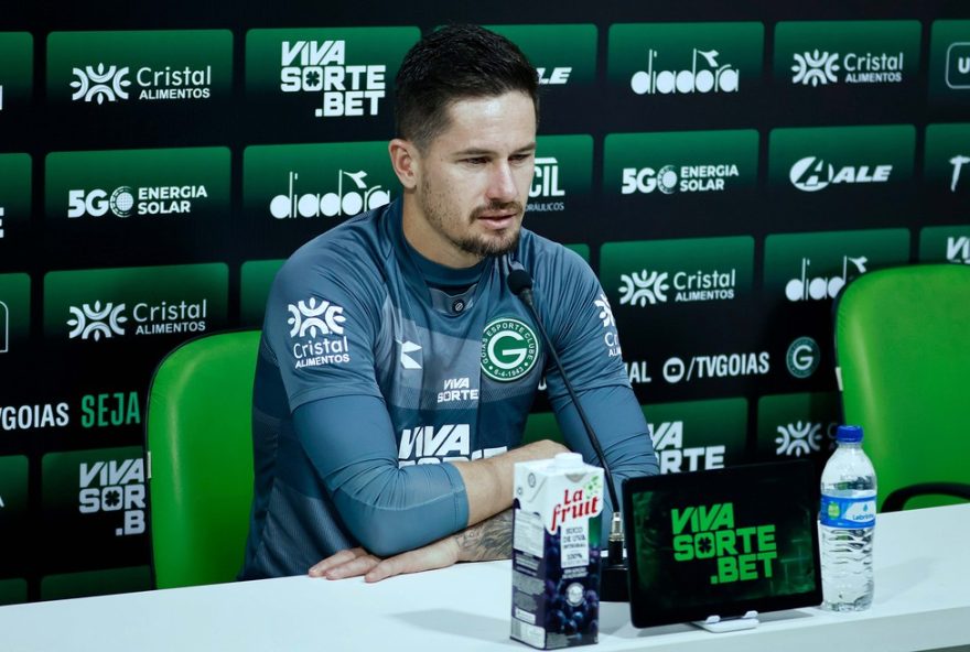 tadeu2C-experiente-goleiro-do-goias2C-apoia-permanencia-de-vagner-mancini-e-confia-na-recuperacao-do-time-na-serie-b