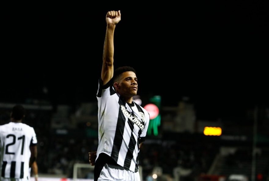 taison-renova-contrato-com-clube-grego-e-descarta-retorno-ao-internacional