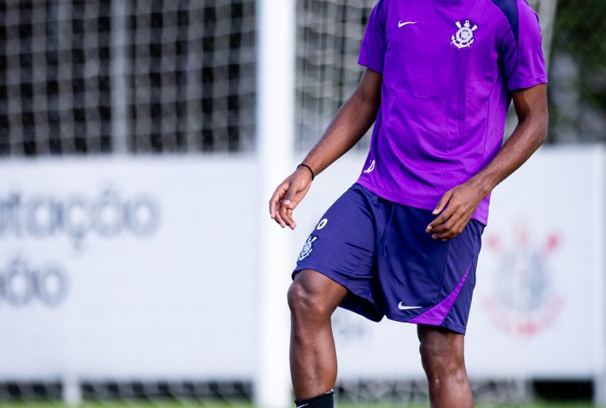 talles-magno-volta-dos-eua-e-se-apresenta-ao-corinthians-para-enfrentar-o-santos3A-artilheiro-pronto-para-classico-na-neo-quimica-arena