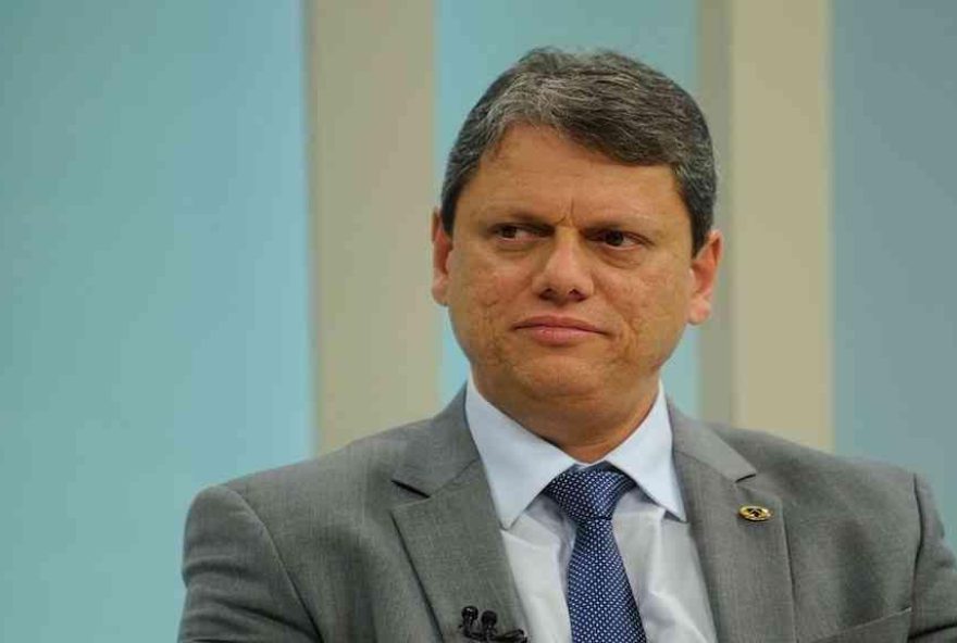 tarcisio-de-freitas-adia-apoio-a-flavio-bolsonaro2C-causando-desconfianca-entre-aliados tarcisio-de-freitas-adia-apoio-a-flavio-bolsonaro2C-causando-desconfianca-entre-aliados