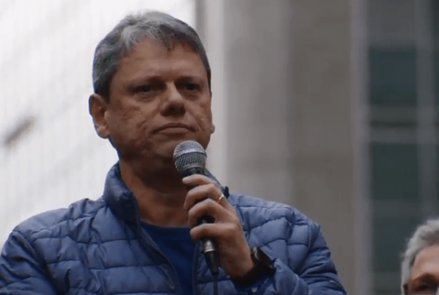 tarcisio-de-freitas-arrisca-manobra-radical-em-busca-da-bencao-de-bolsonaro