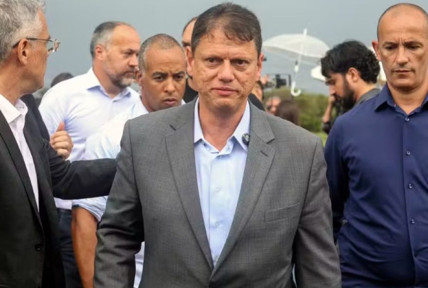 tarcisio-de-freitas-confirma-candidatura-a-reeleicao-durante-visita-a-bolsonaro-em-brasilia tarcisio-de-freitas-confirma-candidatura-a-reeleicao-durante-visita-a-bolsonaro-em-brasilia