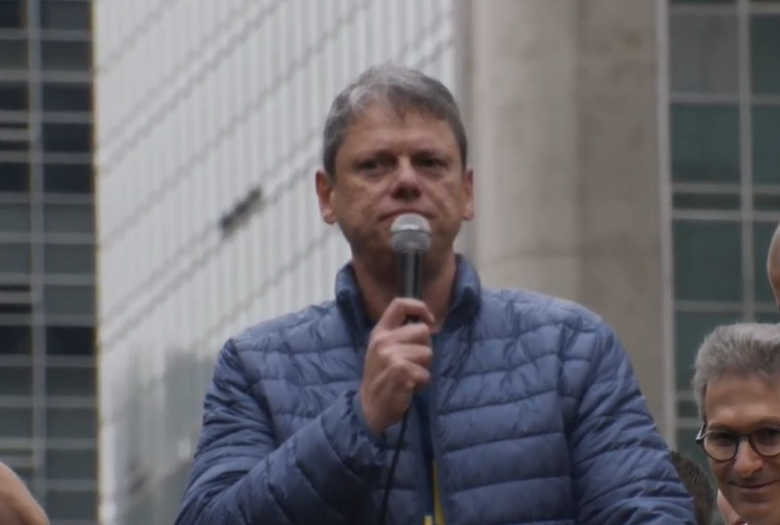 tarcisio-de-freitas-pede-para-que-bolsonaro-concorra-em-2026-em-ato-na-av.-paulista