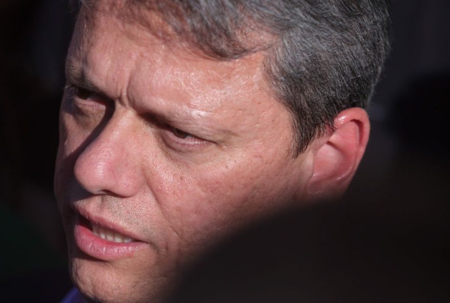 tarcisio-de-freitas-se-manifesta-sobre-tentativa-de-violacao-de-tornozeleira-por-bolsonaro tarcisio-de-freitas-se-manifesta-sobre-tentativa-de-violacao-de-tornozeleira-por-bolsonaro