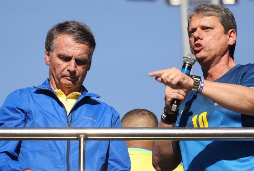 tarcisio-de-freitas-visita-bolsonaro-em-prisao-domiciliar3A-agenda-na-capital-federal-prioriza-encontro-estrategico