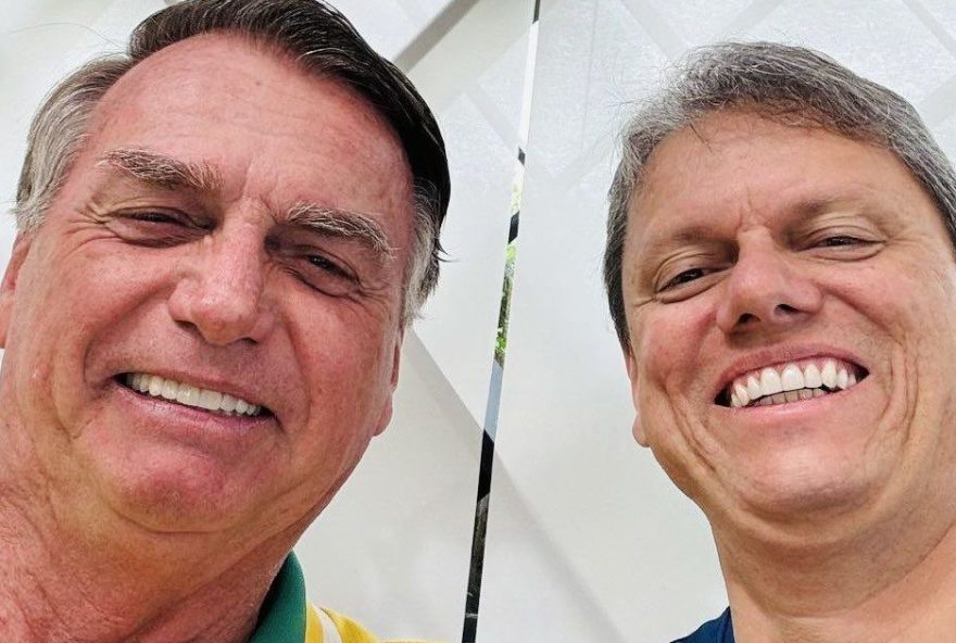 tarcisio-de-freitas-visita-bolsonaro-pela-primeira-vez-desde-prisao-do-ex-presidente tarcisio-de-freitas-visita-bolsonaro-pela-primeira-vez-desde-prisao-do-ex-presidente