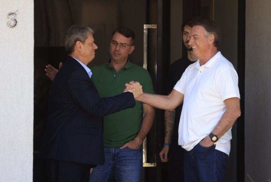 tarcisio-defende-anistia-para-pacificar-pais-apos-visita-a-bolsonaro