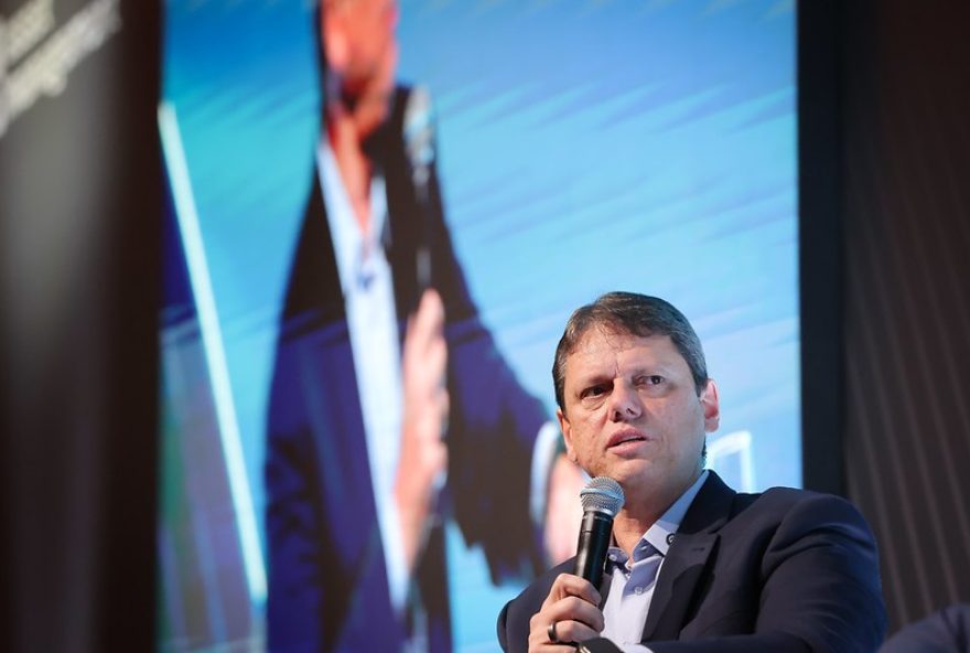 tarcisio-demonstra-apoio-a-flavio2C-mas-ressalta-que-e-cedo-para-avaliar-decisao-de-bolsonaro