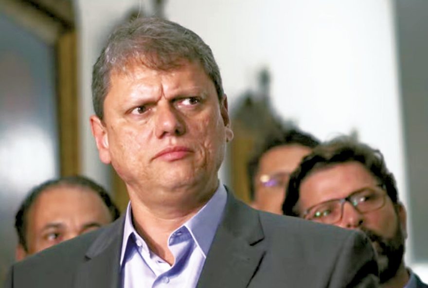 tarcisio-freitas-adia-visita-a-bolsonaro-na-papudinha-por-compromissos-em-sao-paulo