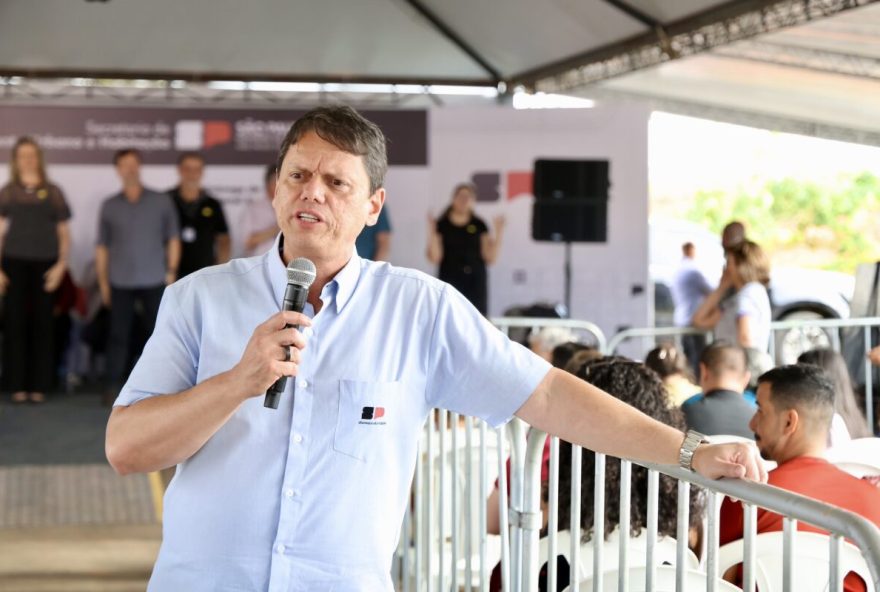 tarcisio-freitas-participa-de-almoco-com-carlos-bolsonaro-antes-da-visita-a-jair-bolsonaro tarcisio-freitas-participa-de-almoco-com-carlos-bolsonaro-antes-da-visita-a-jair-bolsonaro