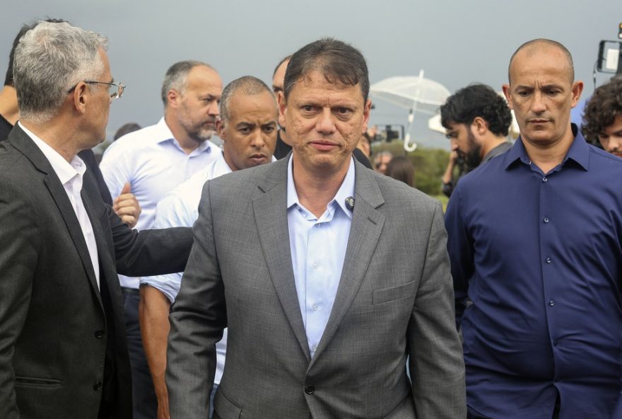 tarcisio-se-encolhe-diante-do-trio-do-psd-e-se-torna-apendice-do-cla-bolsonaro3A-impactos-politicos-futuros tarcisio-se-encolhe-diante-do-trio-do-psd-e-se-torna-apendice-do-cla-bolsonaro3A-impactos-politicos-futuros